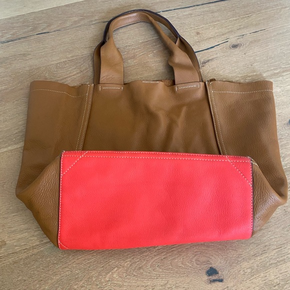 Cute super soft Gap bag with a pop of color on the bottom - Picture 2 of 3